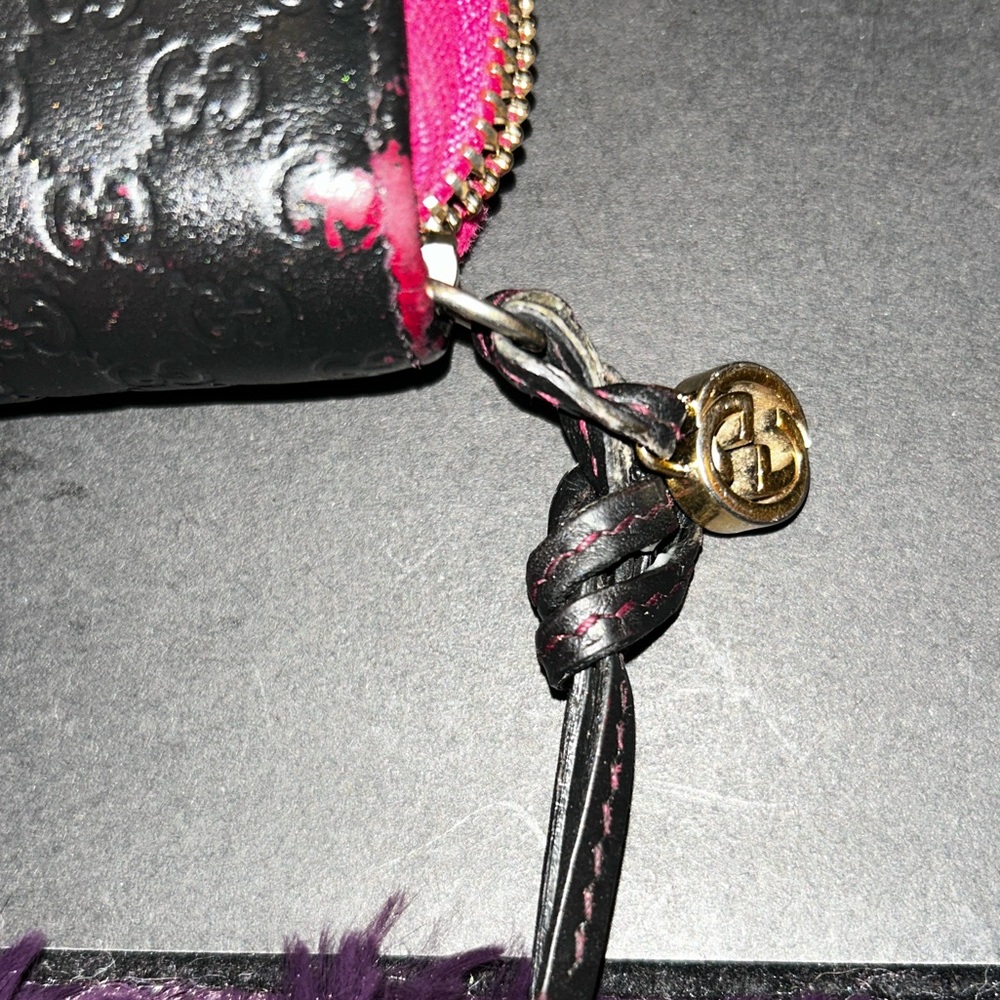 GUCCI GG GUCCISSIMA LEATHER
LONG ZIPPERED, MONOGRAM BLACK & PINK WALLET. - Picture 3 of 15